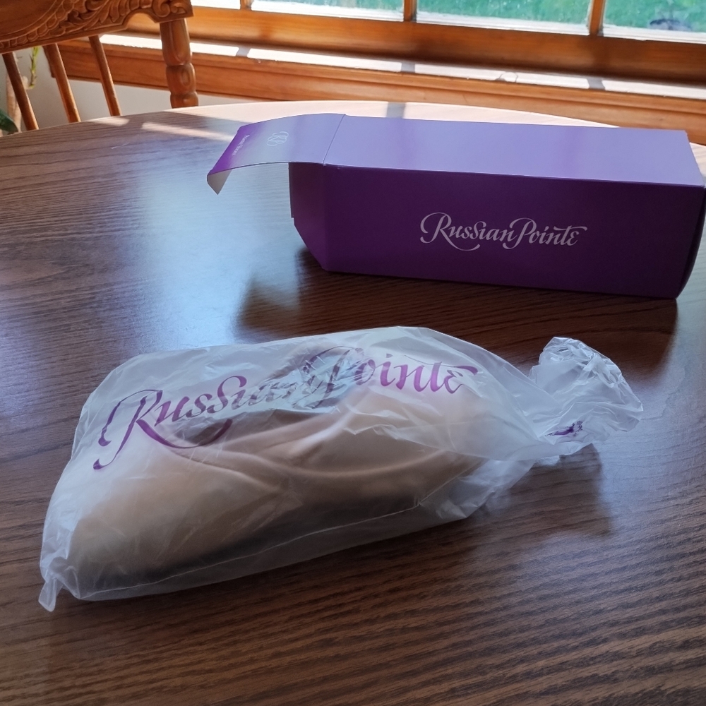 Russian Pointe Muse Pink Ballet Shoes W/Drawstrings NIB